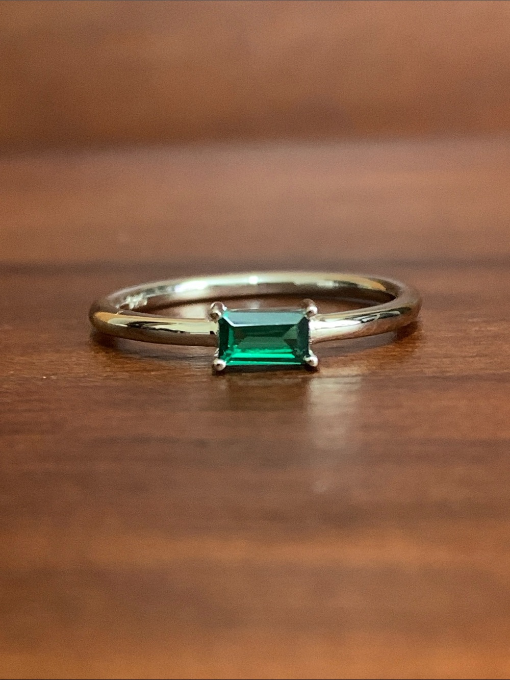 New 925 Silver Dainty Baguette Emerald CZ Ring size 7